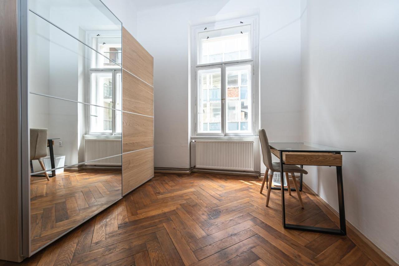 New Town Central Apartment Praga Exterior foto