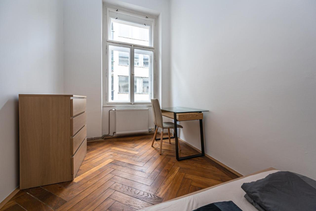 New Town Central Apartment Praga Exterior foto