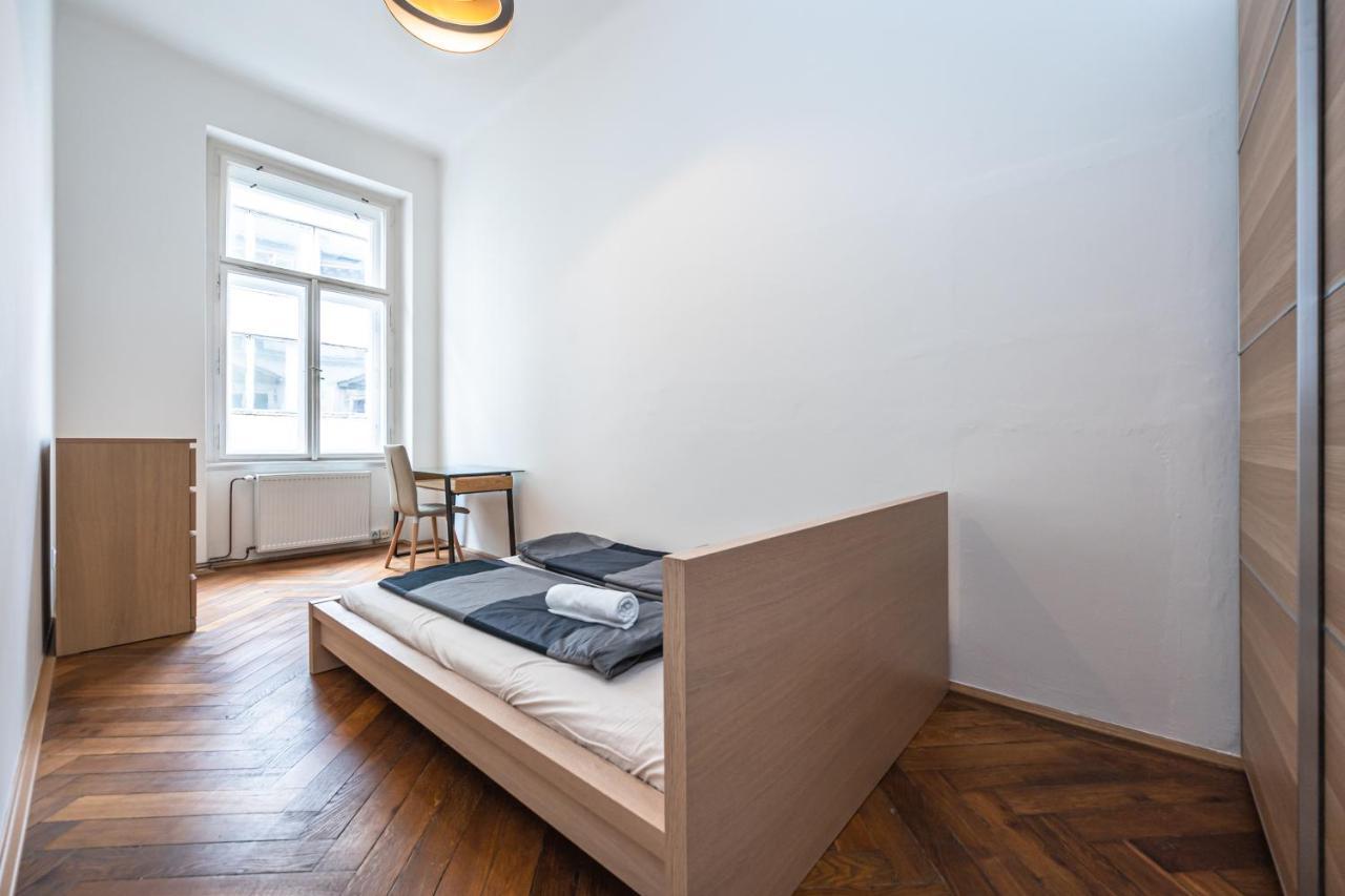 New Town Central Apartment Praga Exterior foto